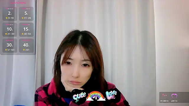 Snapshot of Love_me_Eri_ chatting on 9, 10, 2025 Love me Eri online show from 9, 10, 2025