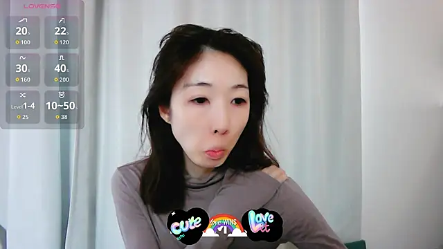 Snapshot of Love_me_Eri_ chatting on 20, 10, 2025 Love me Eri online show from 20, 10, 2025