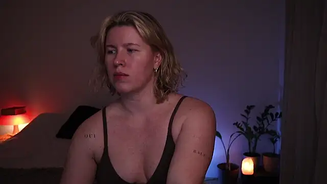 moonamii online show from 8, 4, 2026