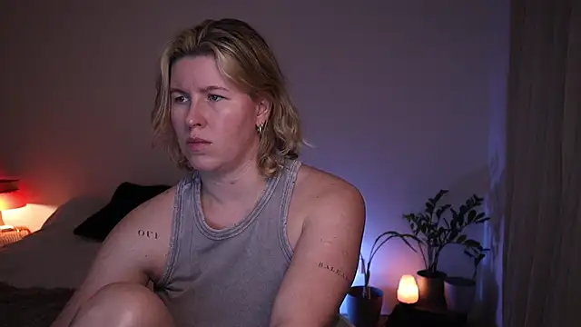 moonamii online show from 10, 4, 2026