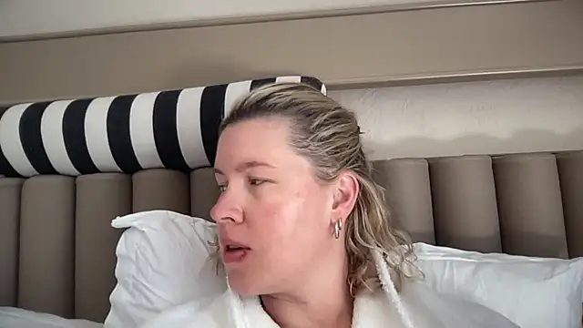 moonamii online show from 29, 4, 2026