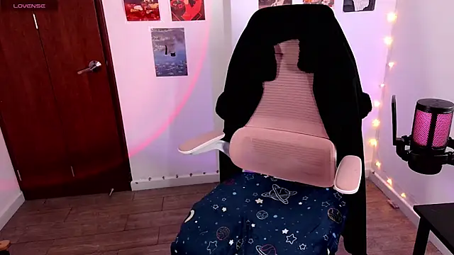 Snapshot of Ellie_Jhonson__ chatting on 5, 5, 2026 Ellie Jhonson online show from 5, 5, 2026