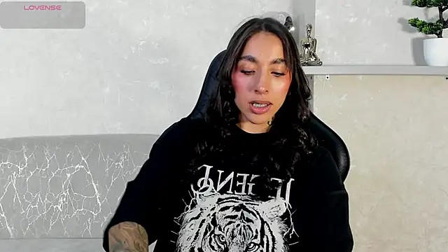 KAYLA BATISTA online show from 13, 7, 2026