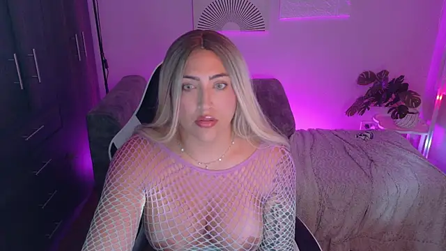 Snapshot of a_belladanger chatting on 12, 4, 2026 a belladanger online show from 12, 4, 2026