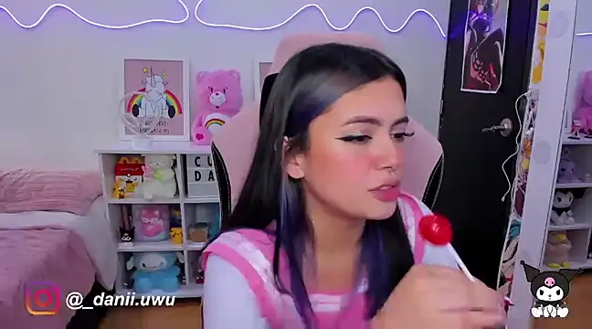 Snapshot of CuteDani_ chatting on 24, 2, 2025 CuteDani online show from 24, 2, 2025