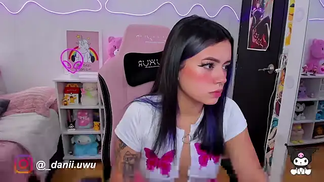 Snapshot of CuteDani_ chatting on 5, 3, 2025 CuteDani online show from 5, 3, 2025