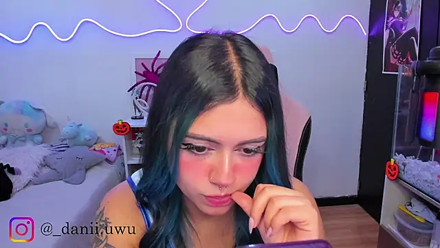 Snapshot of CuteDani_ chatting on 10, 10, 2025 CuteDani online show from 10, 10, 2025