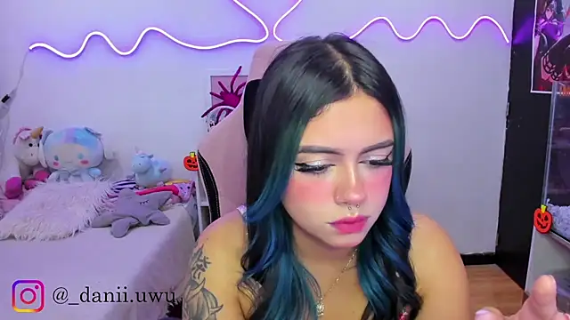 Snapshot of CuteDani_ chatting on 11, 10, 2025 CuteDani online show from 11, 10, 2025