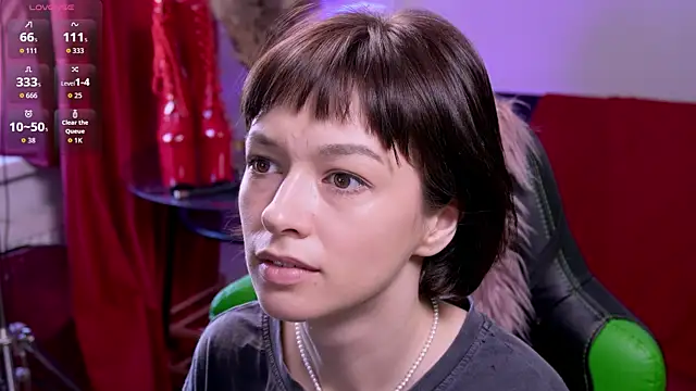 VivianLy  online show from 10, 4, 2026