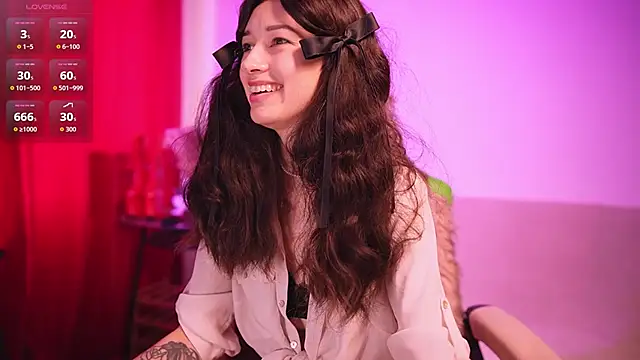 Snapshot of VivianLy_ chatting on 27, 6, 2026 VivianLy online show from 27, 6, 2026