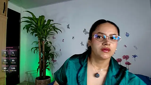 Snapshot of VICTORIABLACK_@xh chatting on 6, 5, 2026 VICTORIABLACK xh online show from 6, 5, 2026