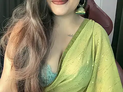 Snapshot of shanayaaa_1 chatting on 17, 6, 2026 shanayaaa 1 online show from 17, 6, 2026