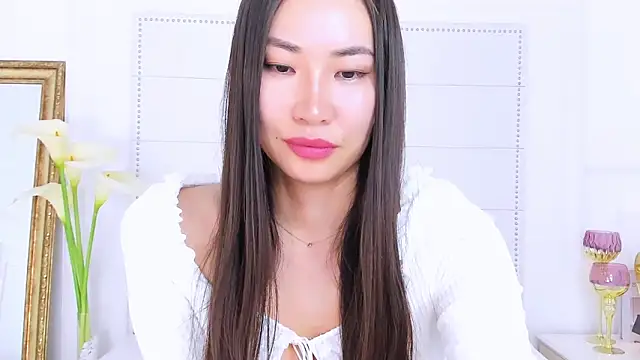 NaomiYuu online show from 19, 2, 2025