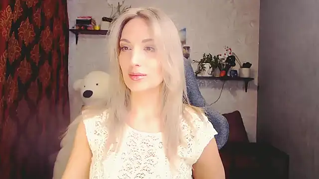 MillaXQueen online show from 17, 3, 2025