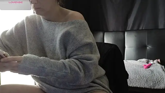 Snapshot of Mia_G0ld chatting on 4, 3, 2026 Mia G0ld online show from 4, 3, 2026