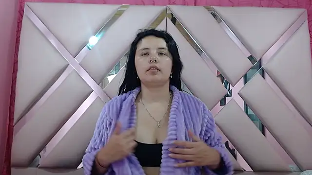 Snapshot of nathaly_low1 chatting on 27, 11, 2025 nathaly low1 online show from 27, 11, 2025