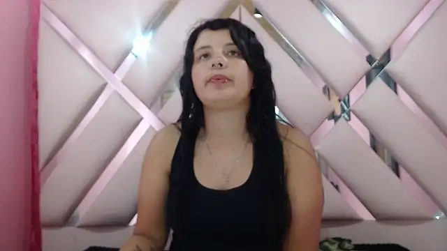 Snapshot of nathaly_low1 chatting on 8, 1, 2026 nathaly low1 online show from 8, 1, 2026