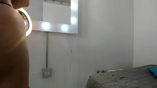 SEXXYLATINCOUPLE1 online show from 28, 11, 2025