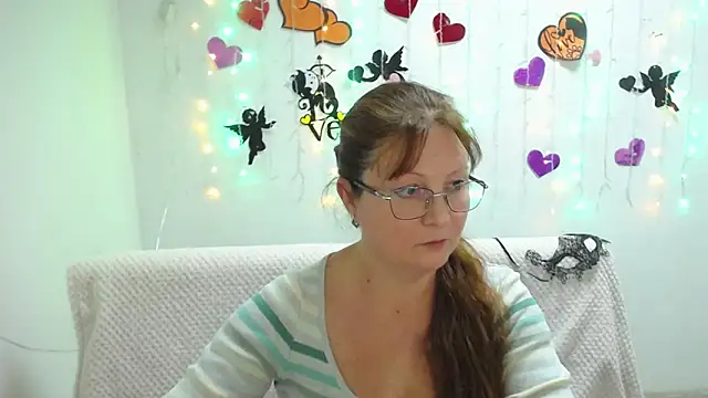 VanessaHotts online show from 5, 3, 2025