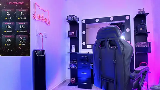 miss kitty online show from 11, 10, 2025