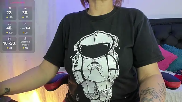 Snapshot of lonely_shewolf chatting on 1, 3, 2025 lonely shewolf online show from 1, 3, 2025