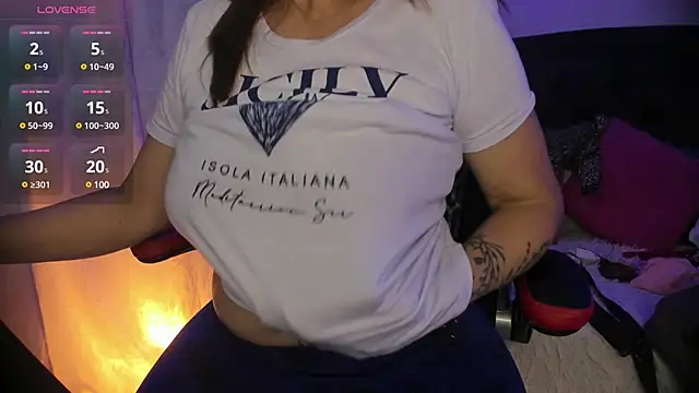 Snapshot of lonely_shewolf chatting on 5, 3, 2025 lonely shewolf online show from 5, 3, 2025