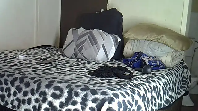 AddictiveAssCurves online show from 17, 4, 2026