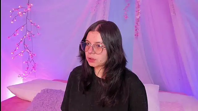 Snapshot of Mey_moon chatting on 10, 7, 2026 Mey moon online show from 10, 7, 2026