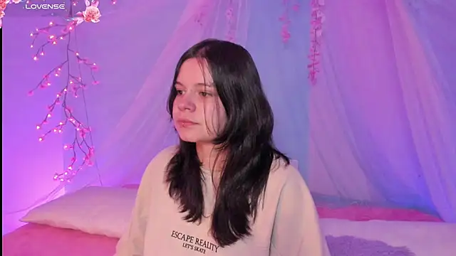 Snapshot of Mey_moon chatting on 13, 7, 2026 Mey moon online show from 13, 7, 2026
