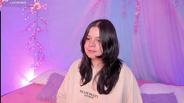 Snapshot of Mey_moon chatting on 24, 7, 2026 Mey moon online show from 24, 7, 2026