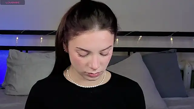 sinthiaroze online show from 18, 10, 2025