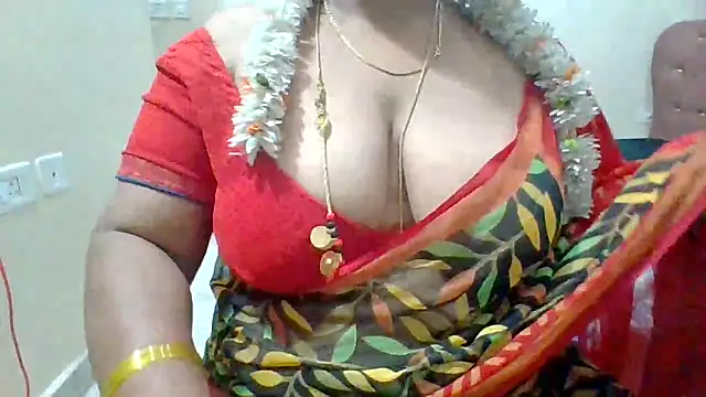 Snapshot of archanatelugu9 chatting on 18, 10, 2025 archanatelugu9 online show from 18, 10, 2025