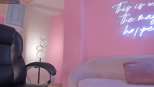 Snapshot of SophiePalmer chatting on 28, 6, 2026 SophiePalmer online show from 28, 6, 2026