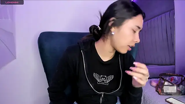 AmyOlimpo online show from 30, 1, 2025