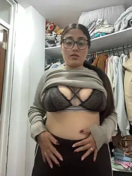 Snapshot of croftsmila chatting on 6, 2, 2026 croftsmila online show from 6, 2, 2026