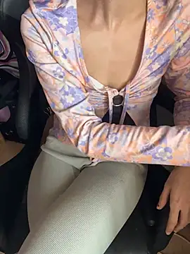 LaPetitechienne1 online show from 21, 12, 2024