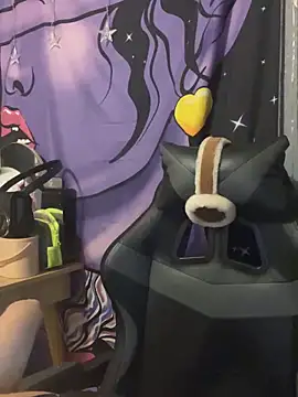 LaPetitechienne1 online show from 27, 12, 2024