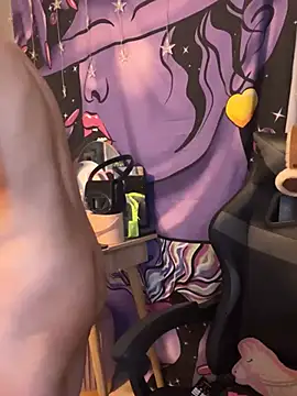 LaPetitechienne1 online show from 11, 1, 2025