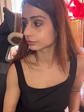 LaPetitechienne1 online show from 27, 2, 2025