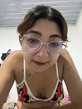 Snapshot of esteni chatting on 15, 5, 2026 esteni online show from 15, 5, 2026