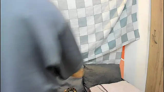 Snapshot of Mhelanny2 chatting on 17, 11, 2025 Mhelanny2 online show from 17, 11, 2025