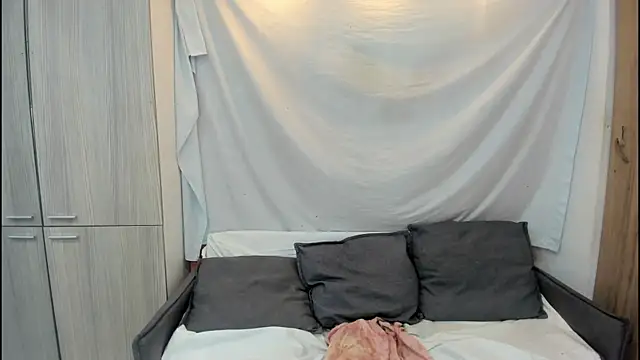 Snapshot of Mhelanny2 chatting on 13, 1, 2026 Mhelanny2 online show from 13, 1, 2026