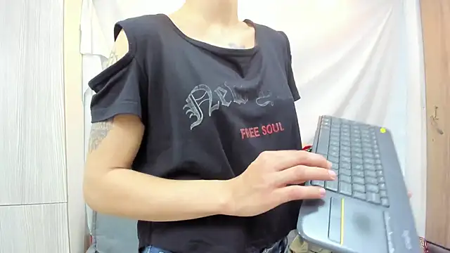 Snapshot of Mhelanny2 chatting on 13, 2, 2026 Mhelanny2 online show from 13, 2, 2026