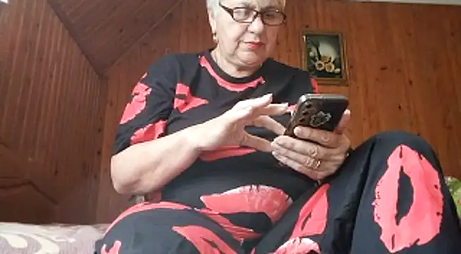 Snapshot of SweetCherry27 chatting on 4, 7, 2026 SweetCherry27 online show from 4, 7, 2026