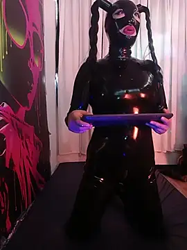 Snapshot of LatexDevil_Blondie chatting on 23, 6, 2026 LatexDevil Blondie online show from 23, 6, 2026