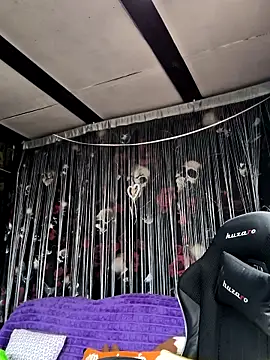 Snapshot of KikiXRed chatting on 21, 4, 2026 KikiXRed online show from 21, 4, 2026