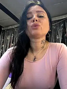 Snapshot of KikiXRed chatting on 28, 4, 2026 KikiXRed online show from 28, 4, 2026
