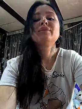 Snapshot of KikiXRed chatting on 2, 5, 2026 KikiXRed online show from 2, 5, 2026