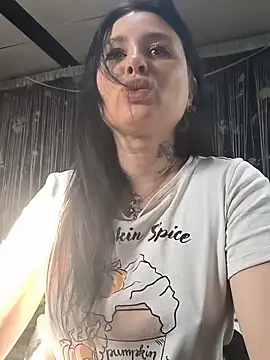 Snapshot of KikiXRed chatting on 25, 5, 2026 KikiXRed online show from 25, 5, 2026