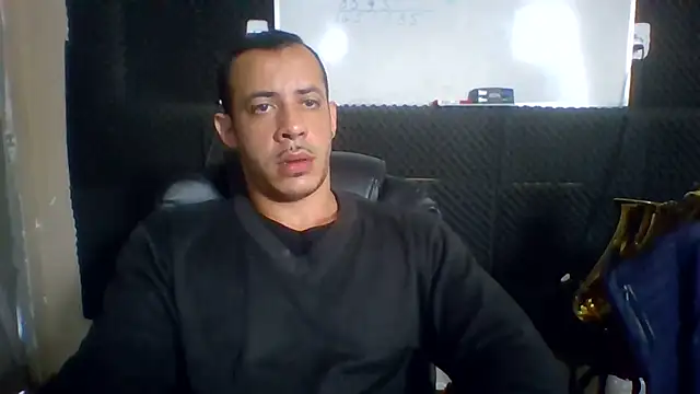 MachoScorpionCaralho online show from 15, 6, 2026